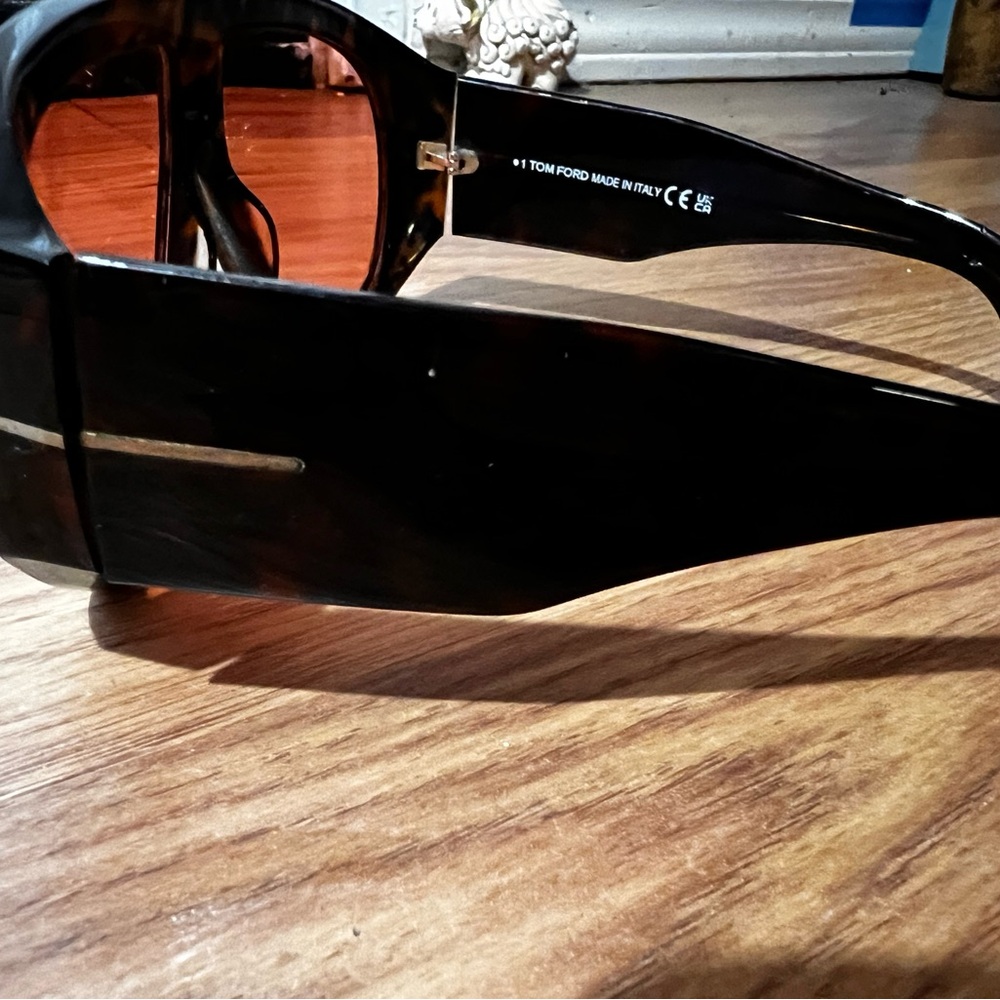 Tom Ford Tortoise Shell Designer Sunglasses - Picture 10 of 15